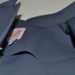 impermeable-gris