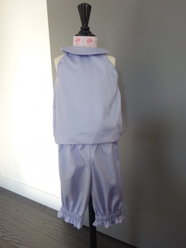 Ensemble lilas portant